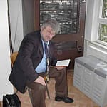 Mannschaftsführer Bernd-Michael Werner bei der Lektüre!