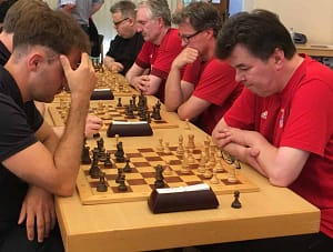 Valentin Kuklin (links) gegen GM Klaus Bischoff